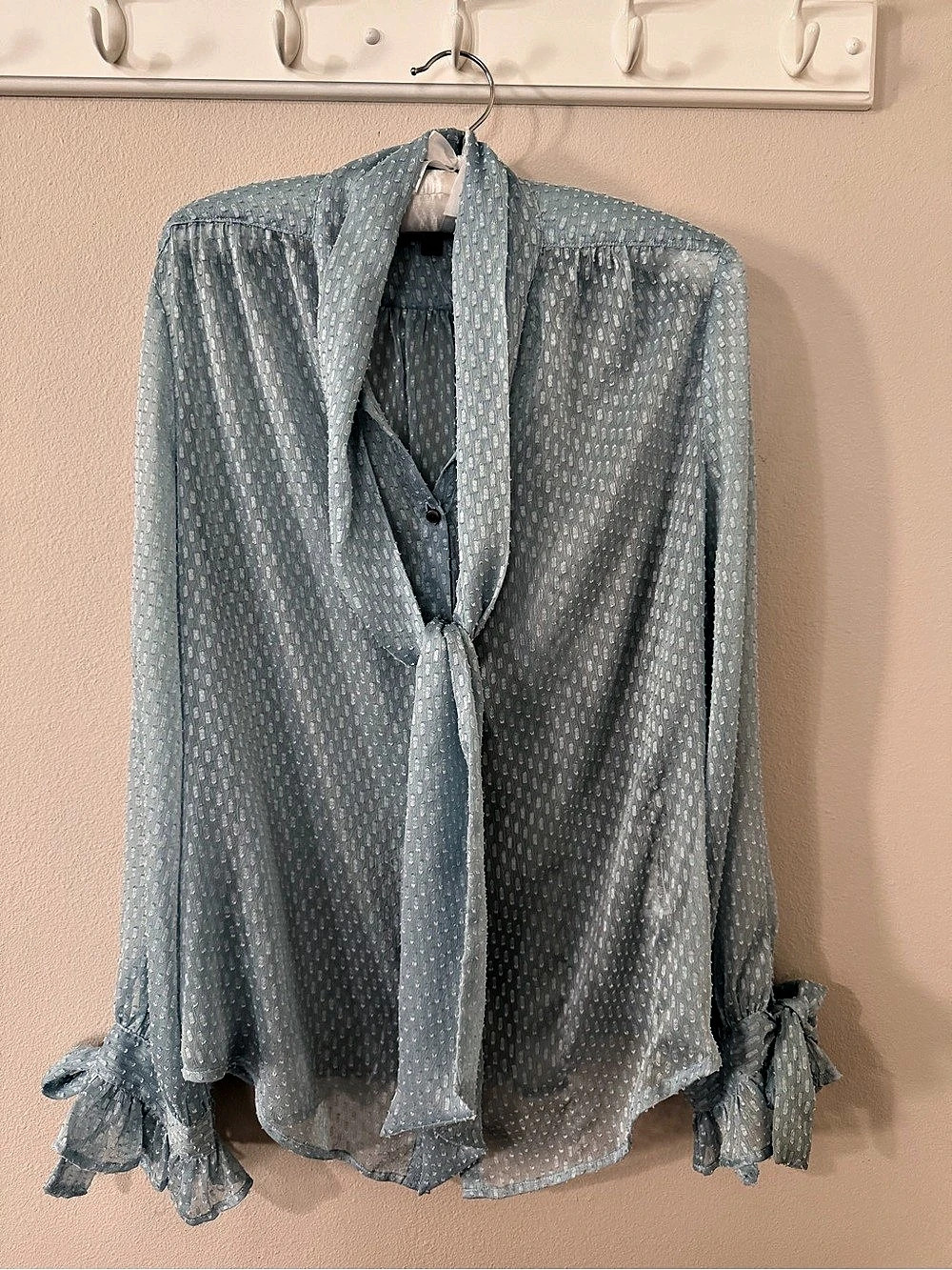 Banana Republic Blue Textured Tie Neck Ruffle Cuff Blouse Size Small